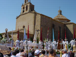 Vista del altar presidido por la Virgen de La Llana