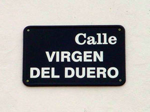 Placa de la "Calle Virgen del Duero"
