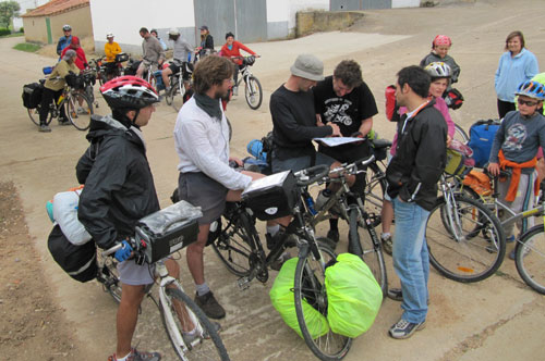 Ruta ciclista siguiendo la Ca�ada Real Soriana Oriental. Almarail, 7 de junio de 2009.

