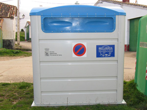 Contenedor de reciclaje de papel en Almarail