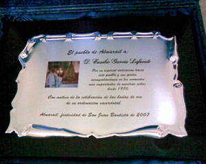 La placa conmemorativa