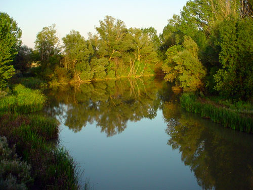 Junto al puente de Almarail