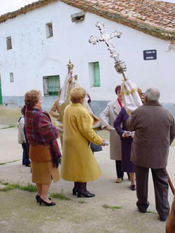 Reverencia de las insignias a la Virgen de Duero
