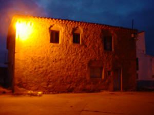 Vista de la "Antigua Casa del Cura" con la nueva iluminaci�n