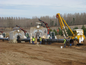 Soldadura de la tuber�a del gasoducto Yela - El Villar de Arnedo en Almarail