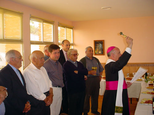 Bendici�n del nuevo Centro Social por parte de D. Vicente