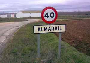 Indicador viejo, de la entrada desde Alparrache