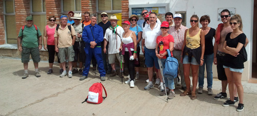 Grupo senderista de Ledesma de Soria, camino de la Torrejalba. Almarail, 14 de agosto de 2011