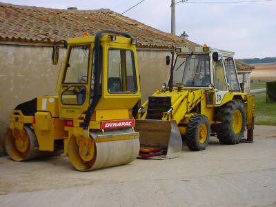 Maquinaria de la Diputaci�n en Almarail