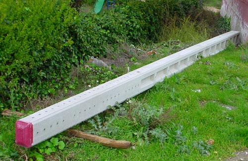 Poste de hormig�n en Almarail