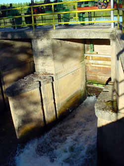 Detalle compuerta. Presa de Almarail