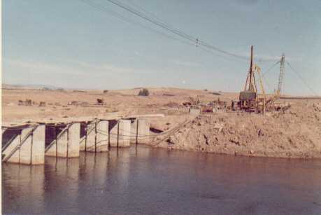 Obras de construcci�n de la presa a finales de los a�os 60