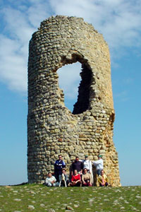 El grupo senderista posa junto a la Torrejalba