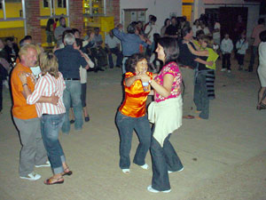 Bailando a los sones de Tony Matute