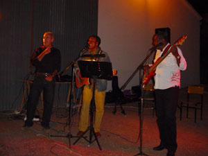 Actuaci�n de Tony & Carlos Matute